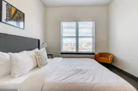 Stylish and Comfortable Retreat - Charming Urban Escape Hotels in 