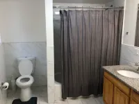 Loft-Style with Ample Room and Direct Train Access - Spacious Stylish Retreat Hotel di Elizabeth