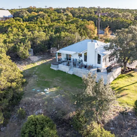 Gorgeous Home with Hot Tub 5Min from the River