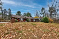 Cozy Fireplace and Lush Garden Oasis - Funky Eclectic Retreat Hotels near Paramount Theatre, VT