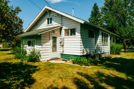 Charming Vintage Retreat with Culinary Delights and Outdoor Adventures - Cozy Haven Отели в г. Ранчестер