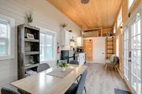 Cozy Loft Tiny House and Shared Playground - Charming Beachside Retreat Hotels in Grayland