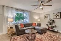 Gorgeous Arvada Home - Pet Friendly-Hot Tub 特溫萊克斯住宿飯店