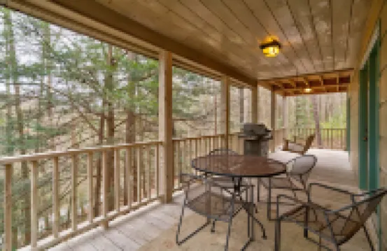 Charming Cabin with Unique Décor and Nature Surroundings - Cozy Retreat