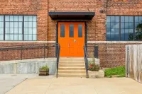 Cooperage 214 | Chic Loft near OSF | Peoria Các khách sạn gần Limelight Eventplex