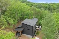 4Bd Brand New - Modern & Spacious, Pet Friendly, Hot Tub, Mt View Retreat