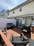 Modern 2-floor, 3-bedroom apartment 20 minutes from Manhattan. Hotels near West New York Parking Authority