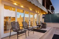 Shared Dock and Luxurious Hot Tub - Gorgeous Waterfront Retreat