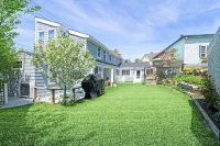 2BR/2BA Harborside Home · Fenced Backyard · Ocean View ·Walk to Rocky Neck+Beach