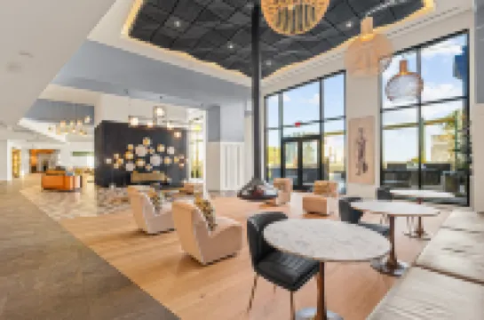 Azure Heights: Executive Stay | 21st-Floor Luxury Suite with Skyline Views