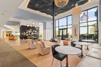 Azure Heights: Executive Stay | 21st-Floor Luxury Suite with Skyline Views