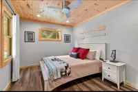 Red River Gorge Hot Tub Firepit Wi-Fi Tucked Away Hotels in Campton