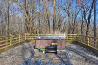 Secluded Paradise - Hot Tub, Fire Pit, Tranquil Setting Hotel di Lumpkin County