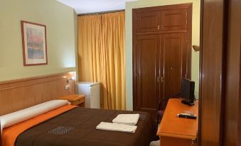 Hostal Carlos III