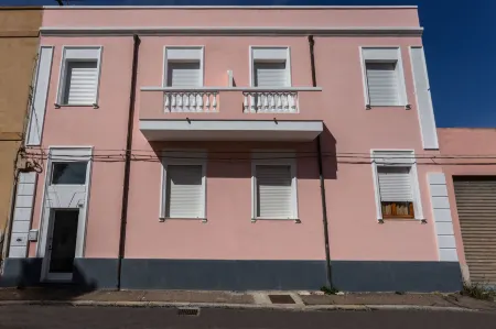 Nùe Rooms Отели рядом с достопримечательностью «Cagliari International Container Terminal CICT»