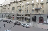 Partner Guest House Khreschatyk Hotel dekat Holy Trinity Monastery of St.Jonah