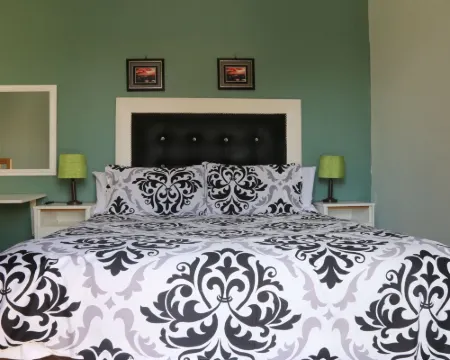 ロバ モナケディ ゲスト ロッジ マフィケングのホテル