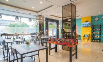 Sans Hotel Kupang Indah Surabaya by RedDoorz