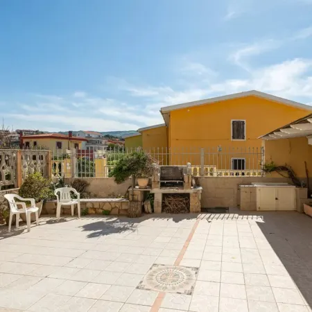 Relaxing Holiday Home 50mt from the Sea