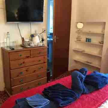 The Lyndsay Guest House Rooms