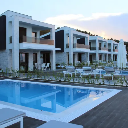 Crystal Villas & Suites