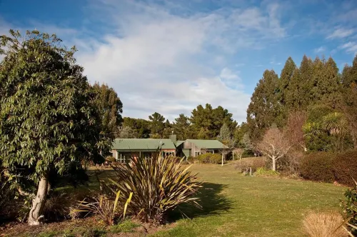 Whakaipo Lodge