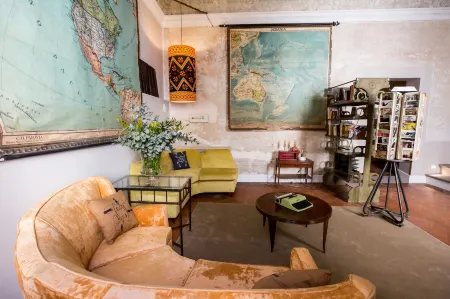 Oltrarno Splendid Отели рядом с достопримечательностью «San Felice in Piazza»