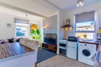 Rayleigh Retreat-spacious Family 3 Bed Apartment