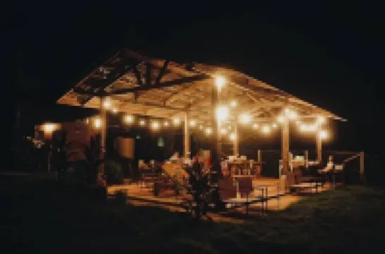 เดอะ ริเวอร์ รัน เชียงกลาง โรงแรมในอำเภอ ทุ่งช้าง