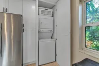Beautiful Comfy Home with Private Hot Tub Close to Beach 2 Bedroom Home by RedAwning - Bungalows