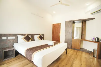 Sreeja Myst Hotels near Athirappilly Waterfalls Bottom View Point