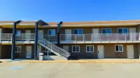Corcoran Country Inn - parking