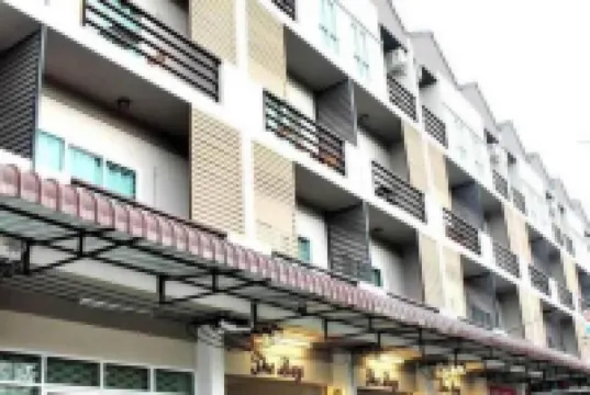 Be Rich Hotel Hotels near Wonnapha Beach