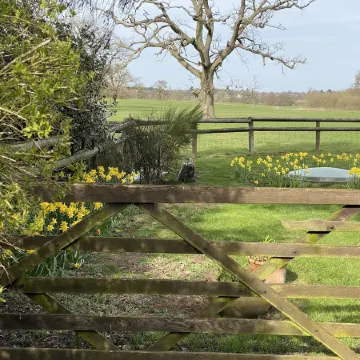 Private Room - Sleeps 2 - Private Entry - Parking