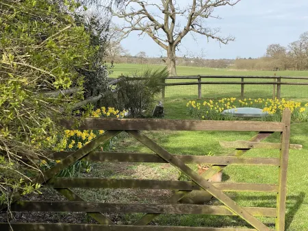 Private Entry Double Bedroom with Beautiful Views!