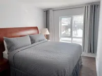 2001 Av. Beaconsfield Hotels near Verdun