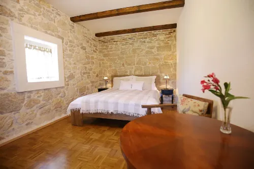Stone House Apartment