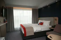 Holiday Inn Express ZÜRICH Airport Hotels in Bachenbülach