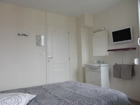 Hotel le Colbert Epernay Отели в г. Шуийи