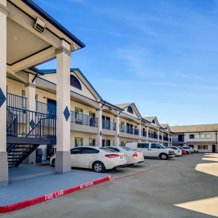 Executive Inn & Suites