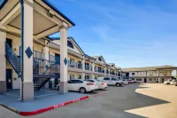 Executive Inn & Suites - parking
