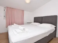 Apartments Nina Hotels in Primosten