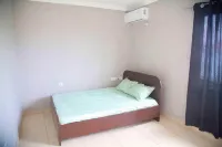 Captivating 2-Bed Ensuite Apartment in Accra Hôtels à : Taifa
