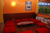 Sunflower Beach Backpacker Hostel & Bar