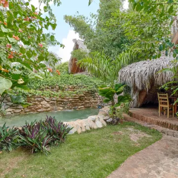 Chalet Tropical Hotel & Pool Bar Restaurant