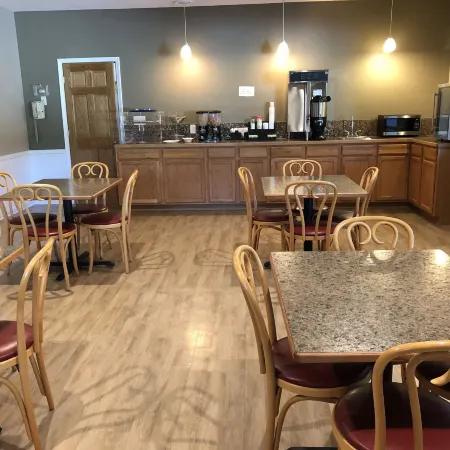 Sky Lodge Inn & Suites - Delavan