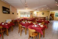 Hotel le Lagon Hotels in Saint-Laurent-des-Arbres