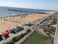Sun & Sand Resort Oceanfront Suites Отели рядом с достопримечательностью «Пляж Сандбридж»