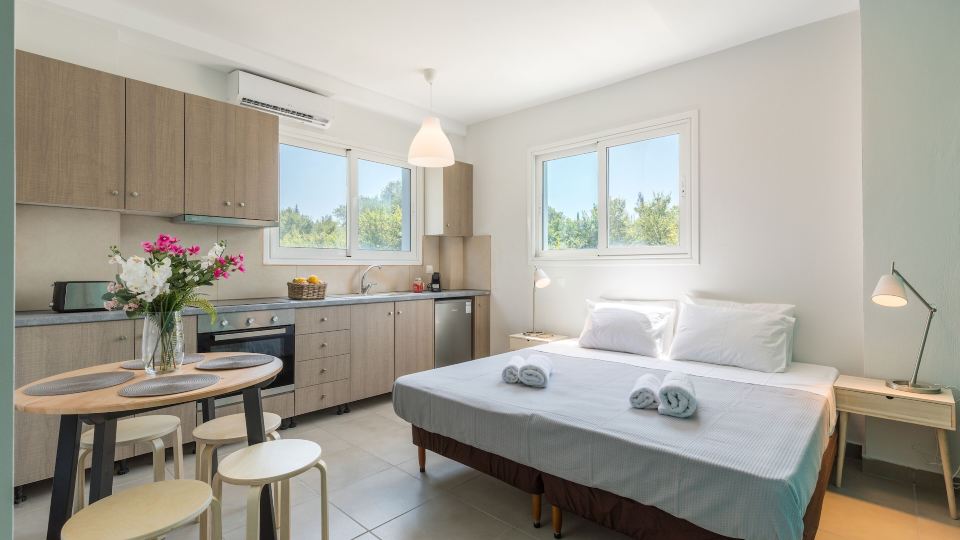 Local Hostel & Suites