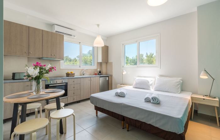 Local Hostel & Suites